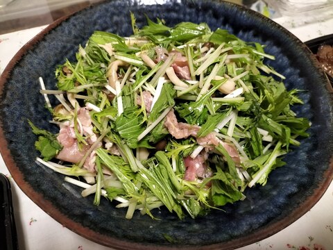 生姜で新陳代謝アップ♪生ハムしめじ水菜の簡単サラダ
